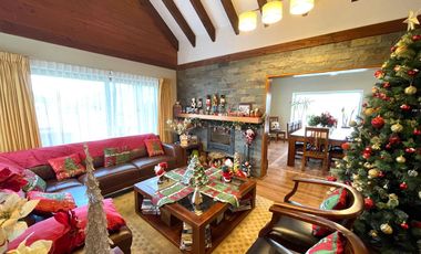 Gran casa en condominio consolidado de Victoria
