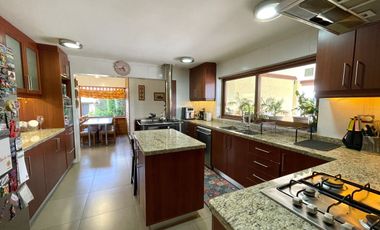 Gran casa en condominio consolidado de Victoria