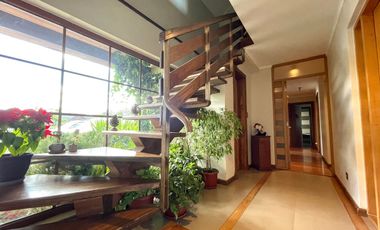 Gran casa en condominio consolidado de Victoria