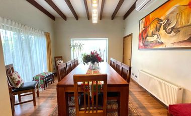 Gran casa en condominio consolidado de Victoria