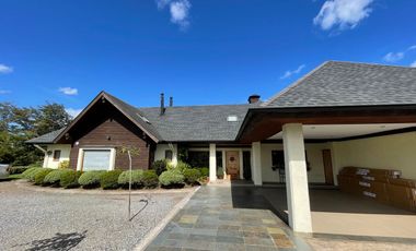 Gran casa en condominio consolidado de Victoria
