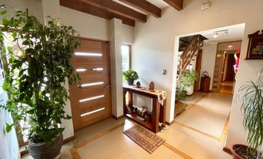 Gran casa en condominio consolidado de Victoria