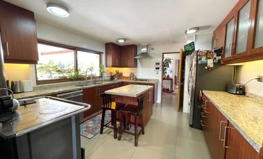 Gran casa en condominio consolidado de Victoria
