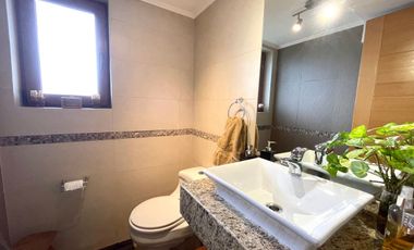 Gran casa en condominio consolidado de Victoria