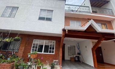 VENTA DE CASA FLORIDABLANCA CONJUNTO VILLAS DE MEDITERRANEO. Cod V8731