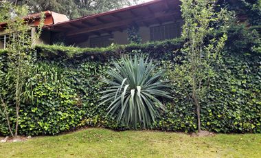 BELLA CASA CON TERRAZA ABIERTA, VISTA AL PUEBLO Y COLINDA CON EL BOSQUE