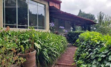 BELLA CASA CON TERRAZA ABIERTA, VISTA AL PUEBLO Y COLINDA CON EL BOSQUE
