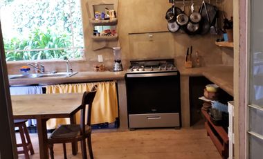 BELLA CASA CON TERRAZA ABIERTA, VISTA AL PUEBLO Y COLINDA CON EL BOSQUE