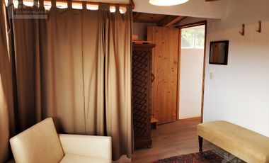 BELLA CASA CON TERRAZA ABIERTA, VISTA AL PUEBLO Y COLINDA CON EL BOSQUE