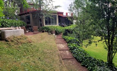 BELLA CASA CON TERRAZA ABIERTA, VISTA AL PUEBLO Y COLINDA CON EL BOSQUE