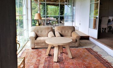 BELLA CASA CON TERRAZA ABIERTA, VISTA AL PUEBLO Y COLINDA CON EL BOSQUE