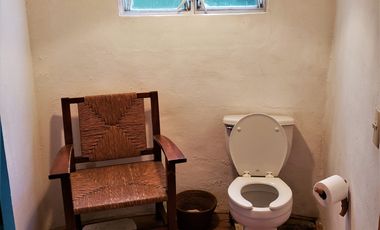 BELLA CASA CON TERRAZA ABIERTA, VISTA AL PUEBLO Y COLINDA CON EL BOSQUE