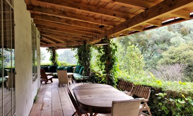 BELLA CASA CON TERRAZA ABIERTA, VISTA AL PUEBLO Y COLINDA CON EL BOSQUE