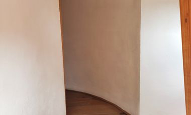 BELLA CASA CON TERRAZA ABIERTA, VISTA AL PUEBLO Y COLINDA CON EL BOSQUE