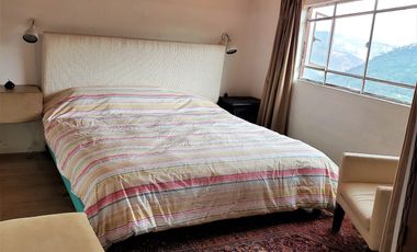 BELLA CASA CON TERRAZA ABIERTA, VISTA AL PUEBLO Y COLINDA CON EL BOSQUE