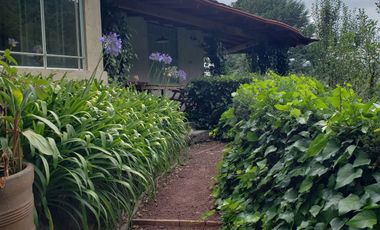 BELLA CASA CON TERRAZA ABIERTA, VISTA AL PUEBLO Y COLINDA CON EL BOSQUE