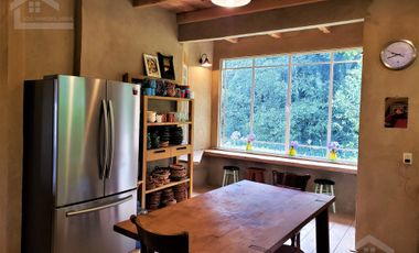 BELLA CASA CON TERRAZA ABIERTA, VISTA AL PUEBLO Y COLINDA CON EL BOSQUE