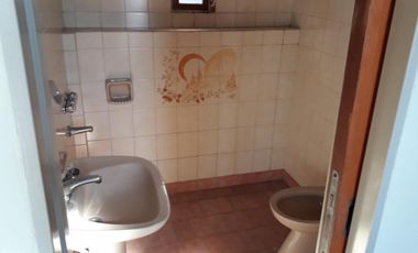 Barbaro Vende Galpón con vivienda en Billinghurst a metros de Av, Eva Perón
