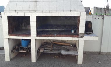 Barbaro Vende Galpón con vivienda en Billinghurst a metros de Av, Eva Perón