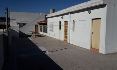 Barbaro Vende Galpón con vivienda en Billinghurst a metros de Av, Eva Perón