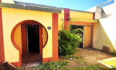 Venta Casa Multifamiliar en Jauregui a refaccionar