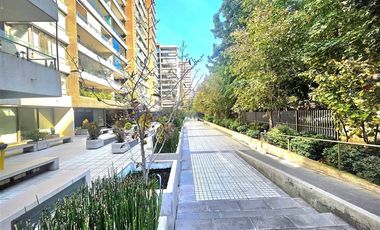 Departamento en venta de 2 dorm. Parque Arauco, Las Condes