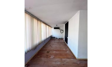 SE VENDE CASA COMERCIAL CON PISCINA UNIFAMILIAR EN CALLE 50