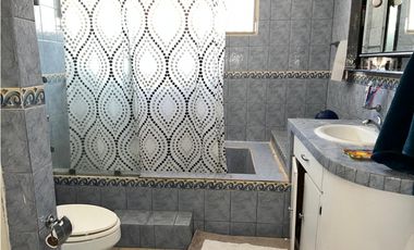 SE VENDE CASA COMERCIAL CON PISCINA UNIFAMILIAR EN CALLE 50