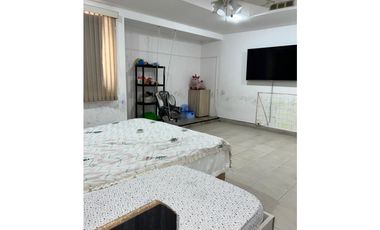 SE VENDE CASA COMERCIAL CON PISCINA UNIFAMILIAR EN CALLE 50
