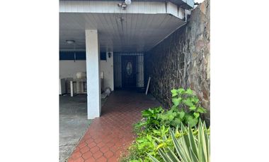 SE VENDE CASA COMERCIAL CON PISCINA UNIFAMILIAR EN CALLE 50