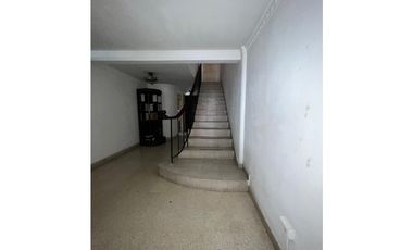 SE VENDE CASA COMERCIAL CON PISCINA UNIFAMILIAR EN CALLE 50