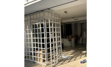 SE VENDE CASA COMERCIAL CON PISCINA UNIFAMILIAR EN CALLE 50