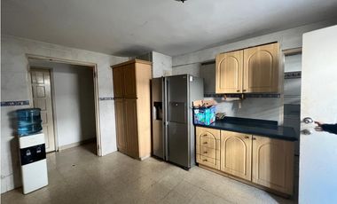 SE VENDE CASA COMERCIAL CON PISCINA UNIFAMILIAR EN CALLE 50