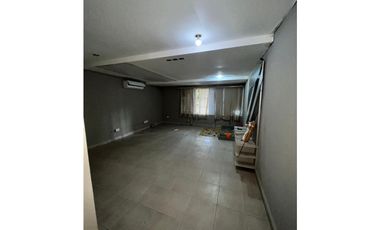 SE VENDE CASA COMERCIAL CON PISCINA UNIFAMILIAR EN CALLE 50
