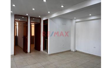 Se Alquila Departamento En Segundo Piso Frente A Playa De  Huanchaco A 1100 Nuevos Soles