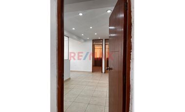 Se Alquila Departamento En Segundo Piso Frente A Playa De  Huanchaco A 1100 Nuevos Soles