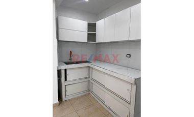 Se Alquila Departamento En Segundo Piso Frente A Playa De  Huanchaco A 1100 Nuevos Soles