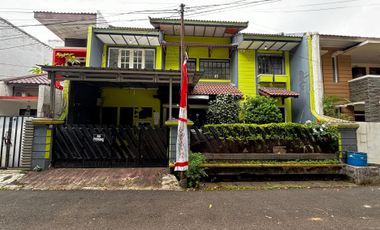Rumah 2 Lantai Depan Taman Di Tebet Utara Jakarta Selatan