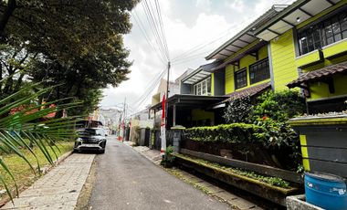 Rumah 2 Lantai Depan Taman Di Tebet Utara Jakarta Selatan