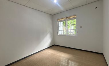 Rumah 2 Lantai Depan Taman Di Tebet Utara Jakarta Selatan