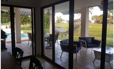 VENDO CASA DE PLAYA EN VISTA MAR SAN CARLOS CON PISCINA
