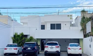 Casa sobre Avenida Renta para Comercio, 7 Espacios, Colonia Yucatan, Merida