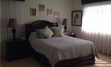 SE VENDE CASA DOS PISOS EN CRYSTAL SPRINGS-2505PG