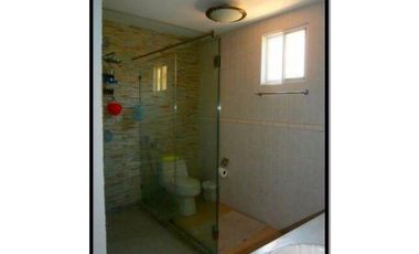 SE VENDE CASA DOS PISOS EN CRYSTAL SPRINGS-2505PG