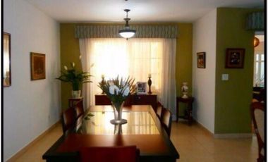 SE VENDE CASA DOS PISOS EN CRYSTAL SPRINGS-2505PG