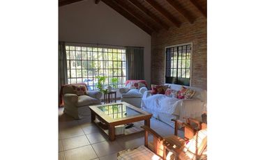 HERMOSA CASA EN LA MEJOR ZONA DE LA BOTA INGENIERO MASCHWITZ