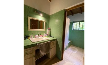 HERMOSA CASA EN LA MEJOR ZONA DE LA BOTA INGENIERO MASCHWITZ