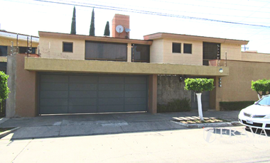CASA EN VENTA EN JARDINES VALLARTA