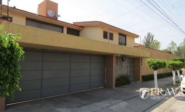 CASA EN VENTA EN JARDINES VALLARTA