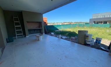 Ricordi Negocios Inmobiliarios, Casa en Santa Lucia, Pilar del este!